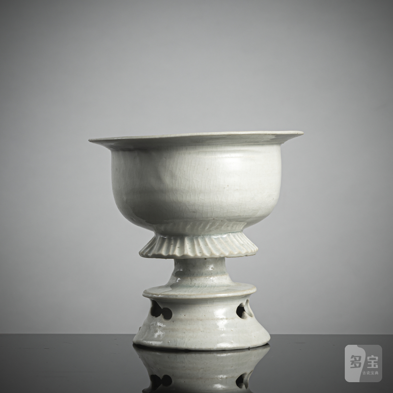 A 'qingbai' ware stem cup or lamp